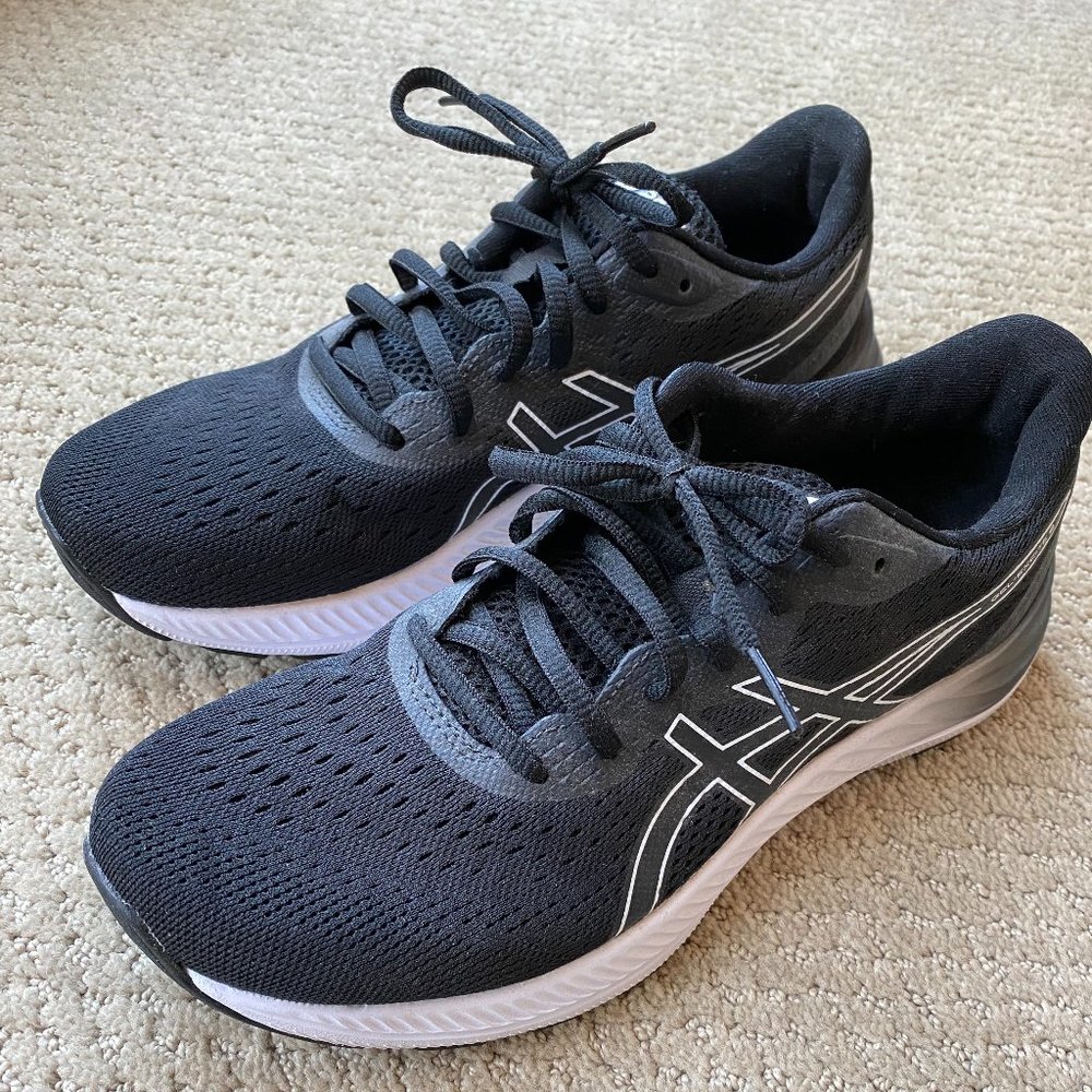 NEW IN BOX - Women's Asics Gel-Excite-8 Running Shoes - Size 8